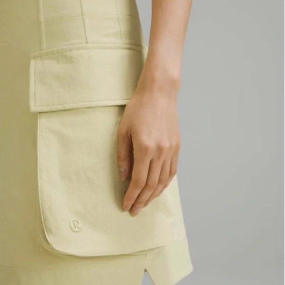 lululemon Women’s Relaxed Fit Super High Rise Yellow Cargo Short 4” size 10 NWT - Picture 3 of 9